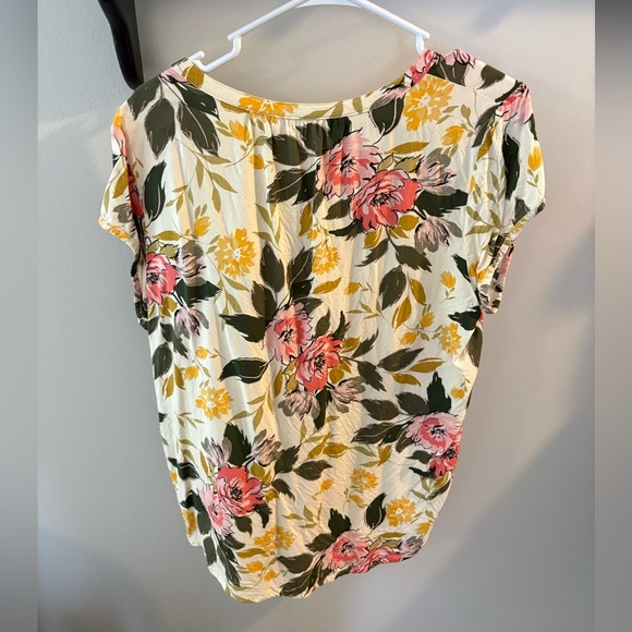 Floral Cap Sleeve Blouse - Picture 6 of 6